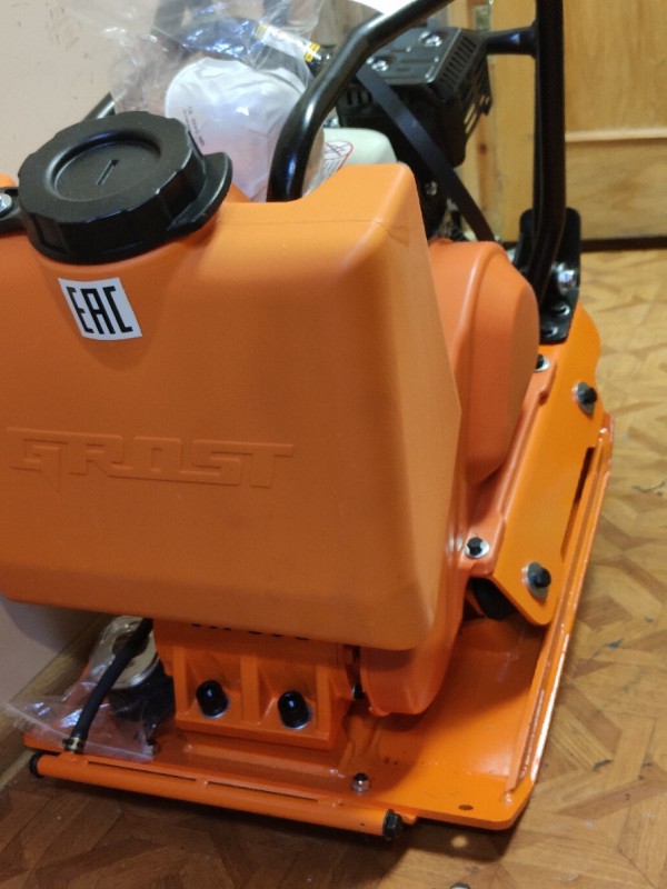 Виброплита GROST VH 80 C поступательного движения